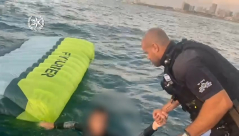 الشرطة البحرية تُنقذ راكب أمواج أمام شواطئ يافا 