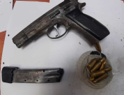  اللد: اعتقال قاصر بشبهة حيازة مسدس وذخيرة 