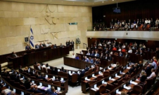  الكنيست يصادق بقراءة أولى على تقييد ولاية رئيس الوزراء