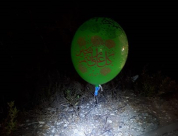 الشرطة تعثر على بالون حارق قرب اللد يحمل عبارة "كل عام وأنتم بخير"