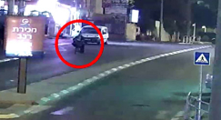 فيديو: شابان من اللد طعنا قاصريْن وفرّا على متن دراجة 