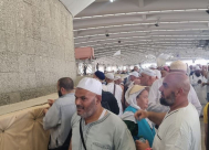 حجاج بيت الله يواصلون رمي الجمرات