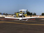 طائرة صغيرة تصطدم بجدار في هرتسليا وإصابة ركابها