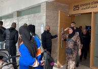  اللد: والدة الشاب محمد العاوور تُعبر عن فرحتها بقرب اطلاق سراحه