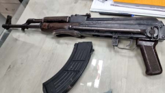  الشرطة: ضبط سلاح "كلاشينكوف" واعتقال مشتبه بالرملة