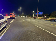  مصرع شخصين بحادث طرق بين شاحنة وسيارة شرطة على شارع 1