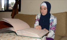 فاقدة للبصر.. فتاة لبنانية تحفظ القرآن وتعلمه