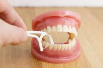 عادات خاطئة تدمر أسنانك.. تخلص منها