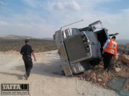 اصابة شخصين بحادث طرق بين شاحنتين قرب مدينة اللد 