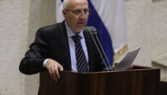 النائب وائل يونس يقدم مكتوب استقالته بالعربية ورئيس الكنيست يرفض التوقيع