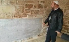  بالفيديو: وقفة مع اللوحة الوقفية التاريخية على جدار مسجد يافا الكبير "المحمودية"