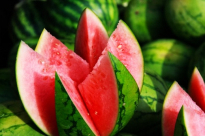 ينصح الخبراء بضرورة تناول البطيخ خلال أيام الصيام