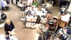 فيديو: عصابة من منطقة المركز تسرق الهواتف في المراكز التجارية