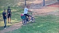  فيديو: اعتقال مشتبهين بسرقة دراجة كهربائية ومبلغ من المال في يافا 