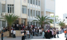 رجل أعمال من يافا يتكفل بتعليم طالب متفوّق من غزة 