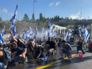 فيديو: الشرطة تستخدم خراطيم المياه العادمة لتفريق المتظاهرين وفتح الشوارع