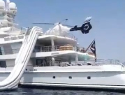 فيديو: يخت فاخر يحمل على سطحه مروحية خاصة على شاطئ يافا