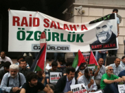 مظاهرة بإسطنبول احتجاجًا على استمرار اعتقال الشيخ رائد صلاح