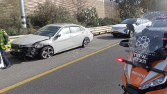 إصابة متوسطة لسائق اثر حادث طرق بين 3 مركبات قرب الرملة 