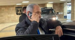 صورة نتنياهو بملصق على كاميرا هاتفه تثير جدلاً في الإعلام العربي