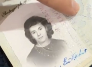 شاب امريكي يكشف عن جواز سفر جدته الصادر في القدس عام 1932