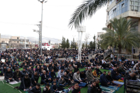 آلاف المصلين يؤدون صلاة الظهر أمام بلدية سخنين احتجاجًا على تفشي العنف والجريمة