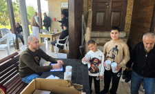 يافا: جمعية يافا مستمرة في توزيع الحصالات الرمضانية على أطفال المدينة