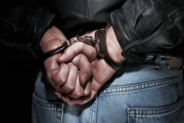 اعتقال مشتبهين من الرملة بالسطو على صاحب محل صرافة في ريشون لتسيون