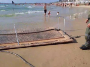 وصول أجزاء من حطام الميناء العائم في قطاع غزة الى شواطئ يافا وتل أبيب