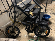 مواطن من يافا يحذّر "النيران اشتعلت في الدراجة الكهربائية أثناء الشحن بشكل مفاجئ"