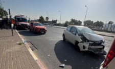 الرملة: إصابة طفيفة لسيدة بحادث طرق بين مركبة وحافلة