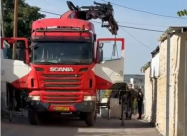 اللد : الشرطة تضع مكعبات إسمنتية في حي التفاح باللد بعد تكرار إطلاق النار