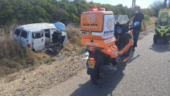 إصابة خطرة وطفيفة بحادث طرق وانقلاب مركبة قرب مفرق حباد باتجاه يافا 