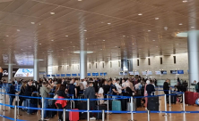 بعد رشقة الصواريخ الأخيرة قرب المطار - شركات طيران عالمية تمدد وقف رحلاتها