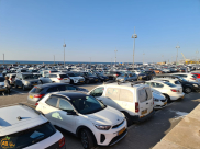 قريباً: الغاء ملصقات الترخيص عن الزجاج الأمامي للسيارات 