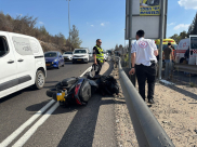 عمليات انعاش براكب دراجة نارية أصيب بحادث طرق ذاتي قرب مفرق اللطرون