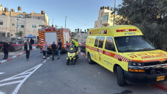 القدس: إصابات بينها حالة خطيرة إثر اندلاع حريق في مبنى سكني ببيت حنينا
