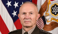 وزير الحرب يجبر رئيس أركان الجيش الأمريكي على الاستقالة