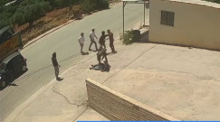 فيديو: مستوطنون ملثمون يهاجمون حوارة وإصابة 9 فلسطينيين
