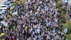 عائلات الأسرى تتهم نتنياهو بتخريب صفقة التبادل وتدعو ترامب للتدخل