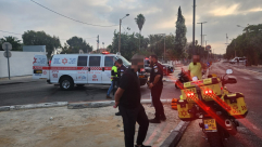 اللد: إصابة متوسطة لشاب بحادث طرق بين دراجة نارية وحافلة