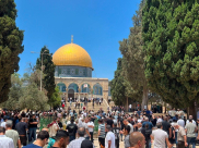 عشرات الآلاف يؤدون صلاة الجمعة في المسجد الأقصى