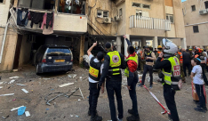 سُمح بالنشر: سقوط قنبلتين من صاروخ إيراني برؤوس متفجرة قرب ‘الكرياه‘ في تل أبيب