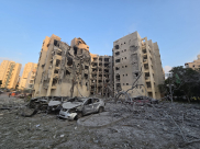 مقتل 4 وإصابات خطيرة إثر سقوط صاروخ مباشر على مبنى في بئر السبع