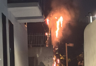 اشتعال النيران بعامود كهرباء في يافا دون وقوع إصابات