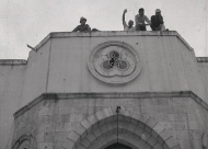 صورة نادرة تعود لعام 1948 توثق احتلال مسجد حسن بك خلال سقوط حي المنشية