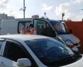 فيديو: تخليص طفل تٌرك داخل مركبة بمدينة يافا