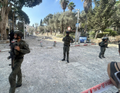 الشرطة : نواصل العمل في المواقع التي تضررت جراء سقوط الصواريخ في أنحاء البلاد