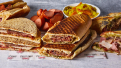 يافا: مطعم "توست 1904" يطلق حملات وعروض على الساندويشات مع توصيل مجاني داخل المدينة