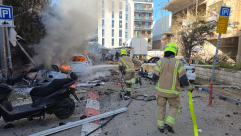 شلل جزئي في الحياة العامة بالبلاد وسط استمرار القصف الصاروخي